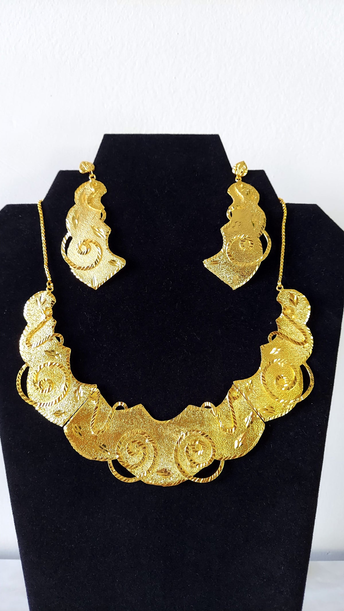 Gold Choker Necklace Set -05